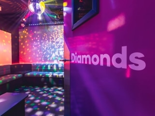 Room Diamonds