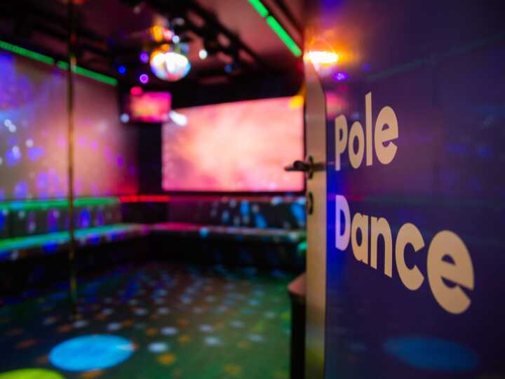 large B2B event room